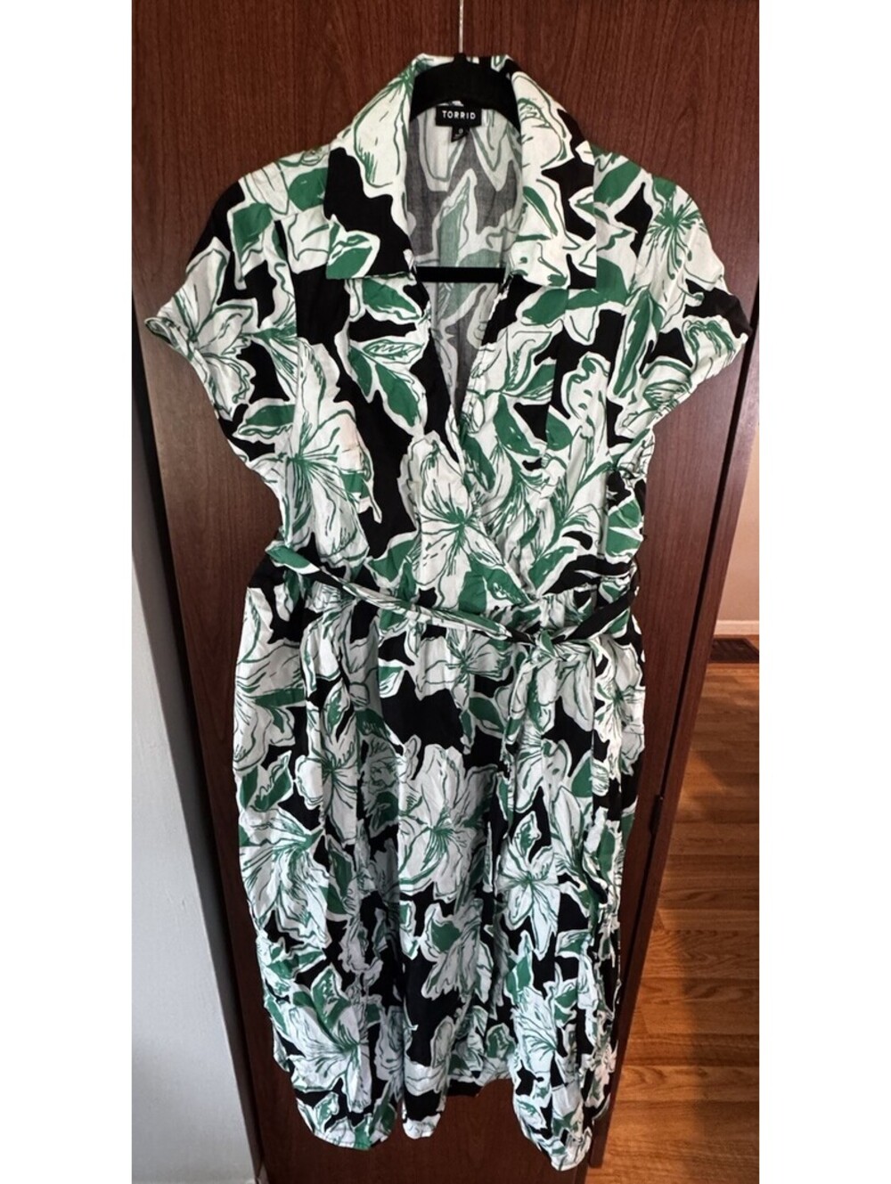 Torrid Size 0 Green White Floral Shirt Dress Tie Waist Midi Short Sleeve